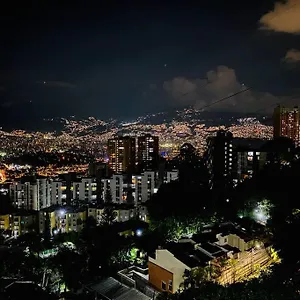 Central Apto En Av Las Palmas, Poblado , Medellín Colombia